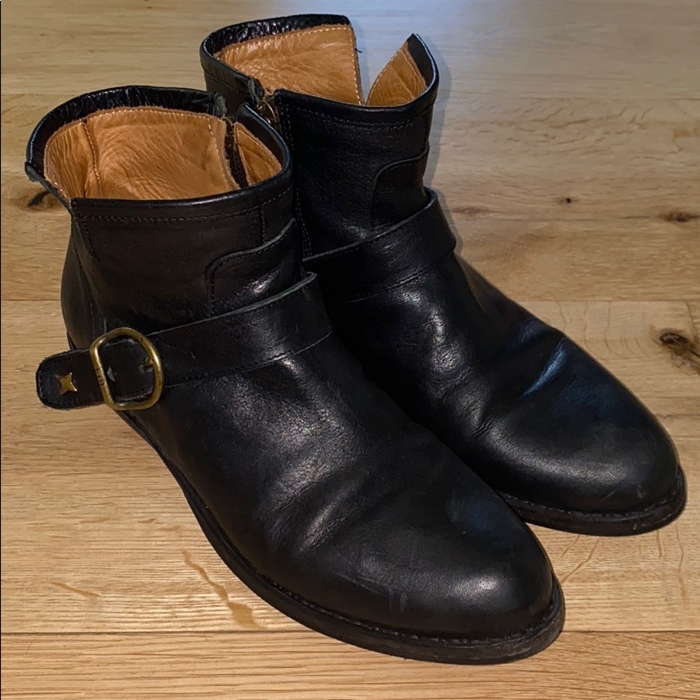 Fiorentini and Baker like new 39 black booties